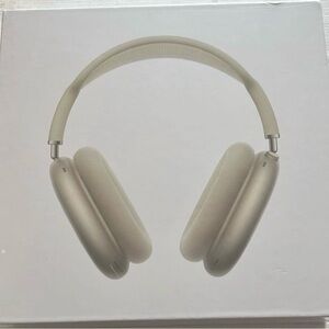Apple AirPods Max with Smart Case in Silver